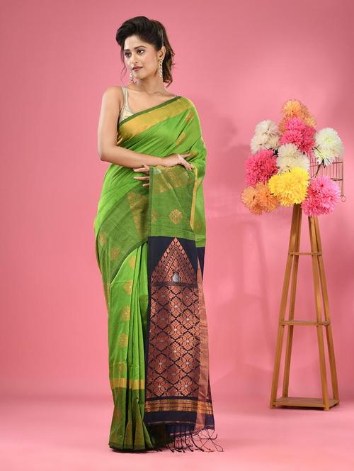 women self design handloom saree with blouse - 22043085 - Standard Image - 0