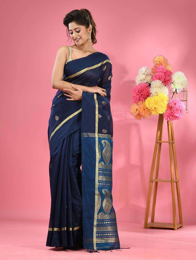 women self design handloom saree with blouse