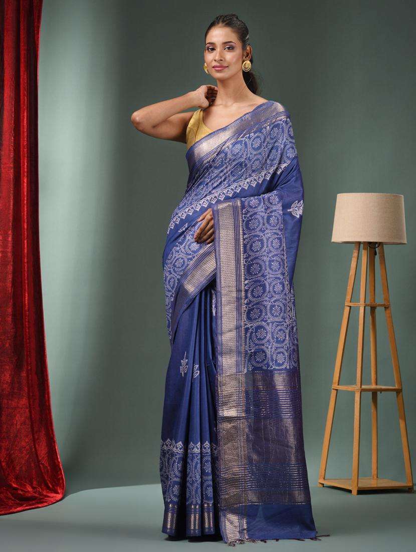 women self design handloom saree with blouse