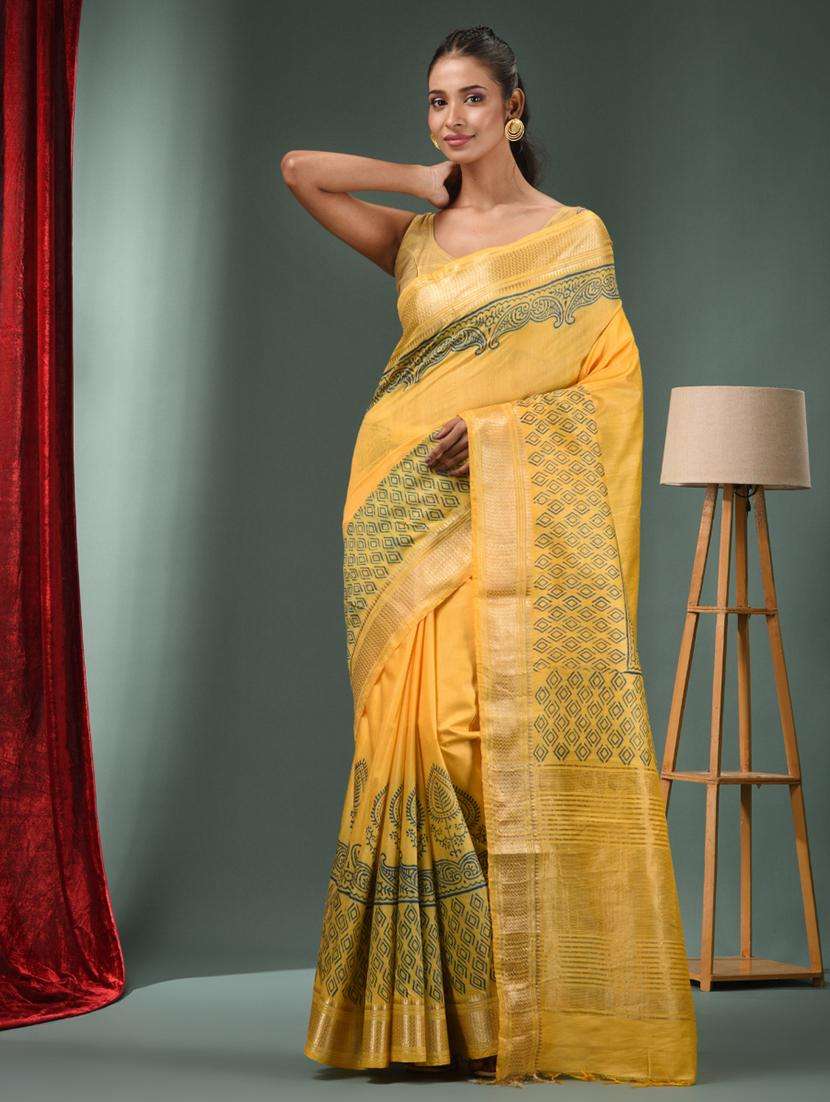 women printed bordered saree with blouse