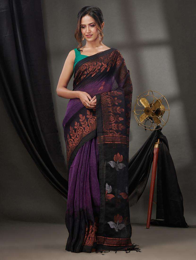 women self design handloom saree with blouse - 22043180 - Zoom Image - 0