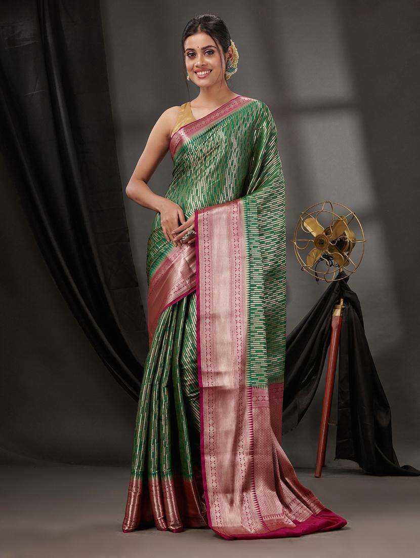 women self design bordered saree with blouse