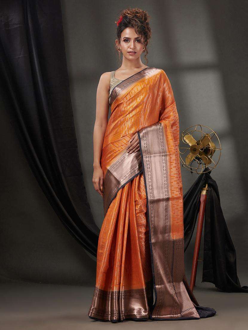 women self design handloom saree with blouse