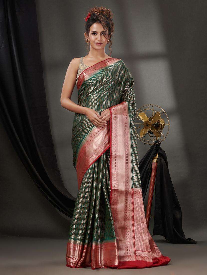 women self design bordered saree with blouse