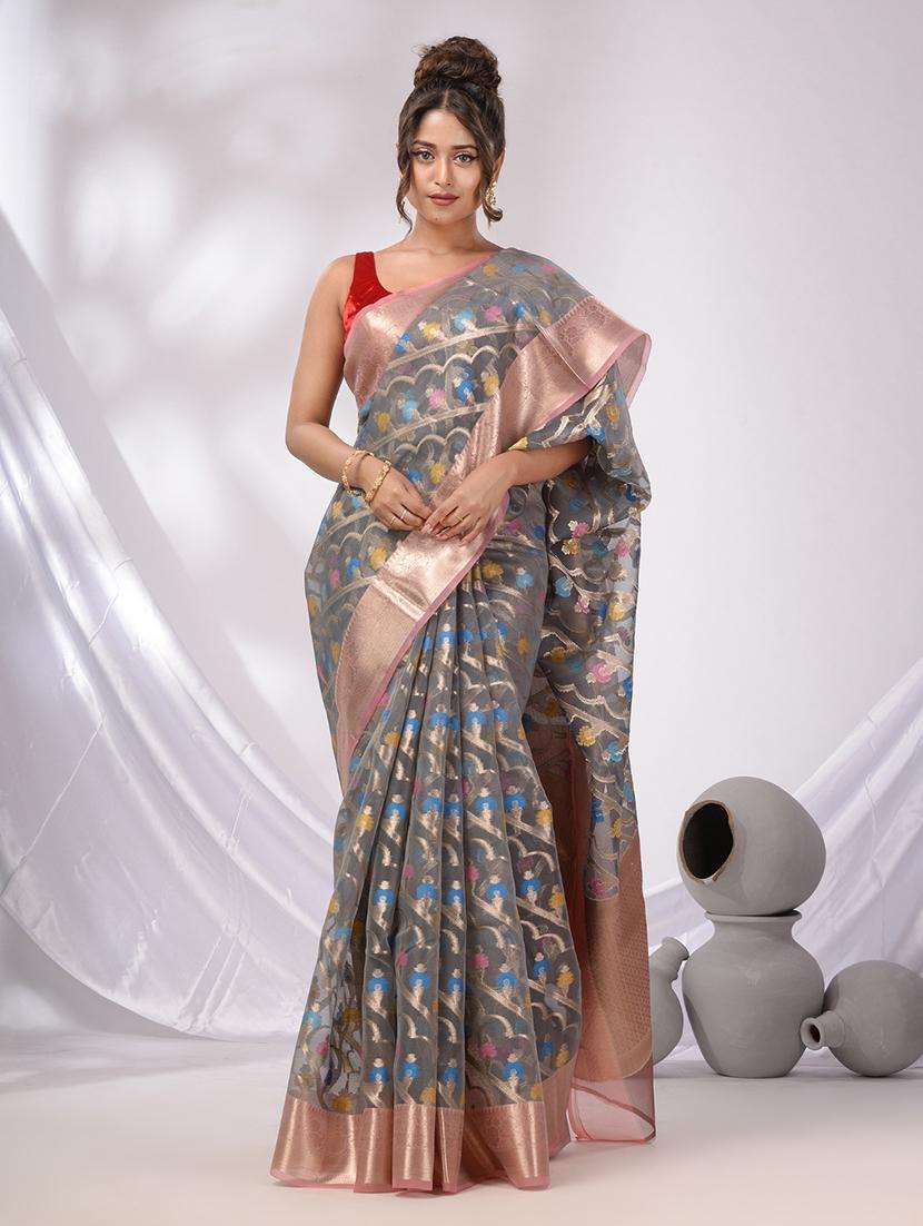 women self design bordered saree with blouse