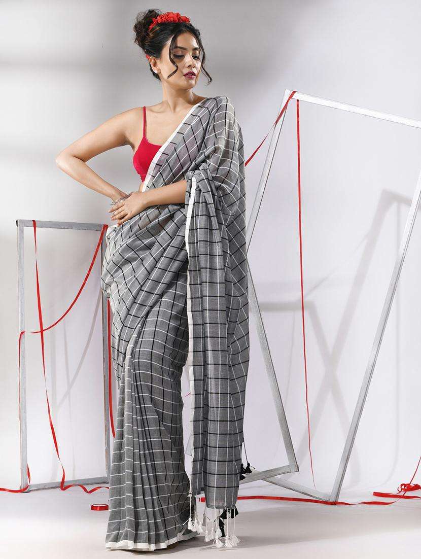 women checkered handloom saree with blouse - 22043230 -  Zoom Image - 0