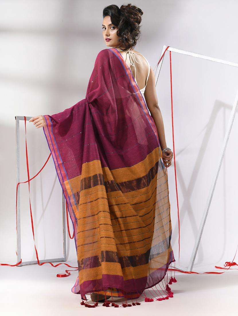 women striped handloom saree with blouse - 22043246 -  Standard Image - 3