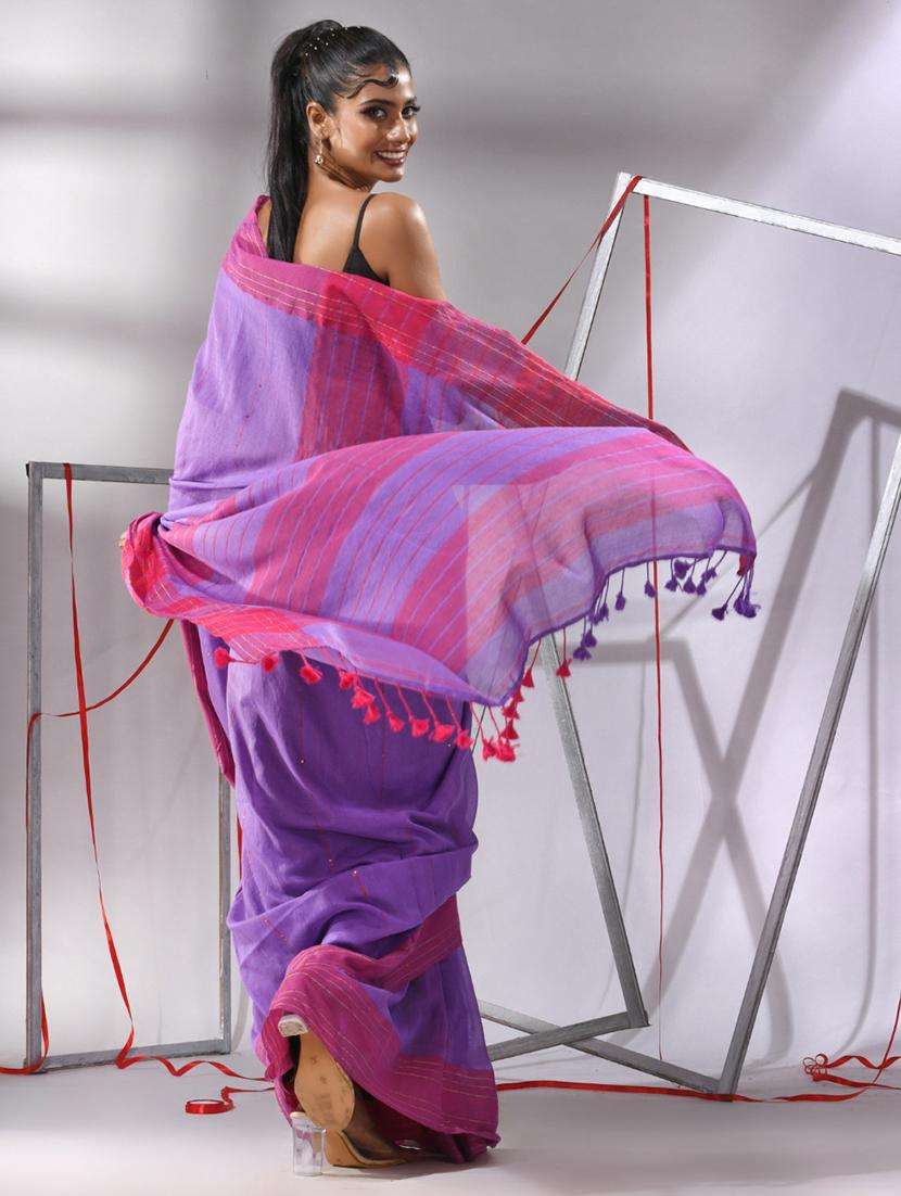 women striped handloom saree with blouse - 22043271 -  Standard Image - 3