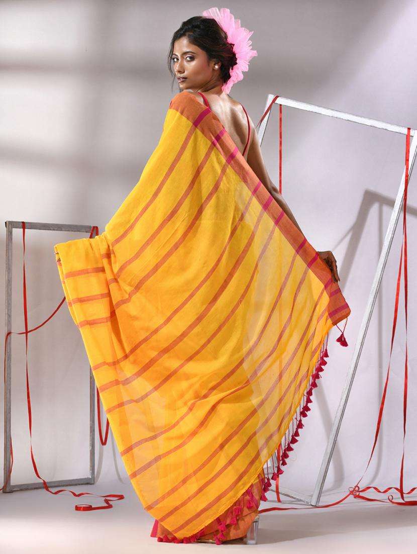 women striped handloom saree with blouse - 22043292 -  Standard Image - 3