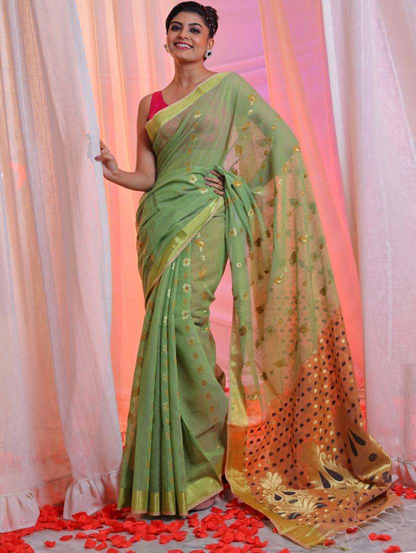 women self design handloom saree with blouse