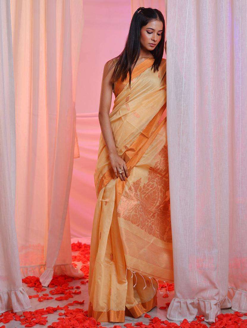 women self design handloom saree with blouse