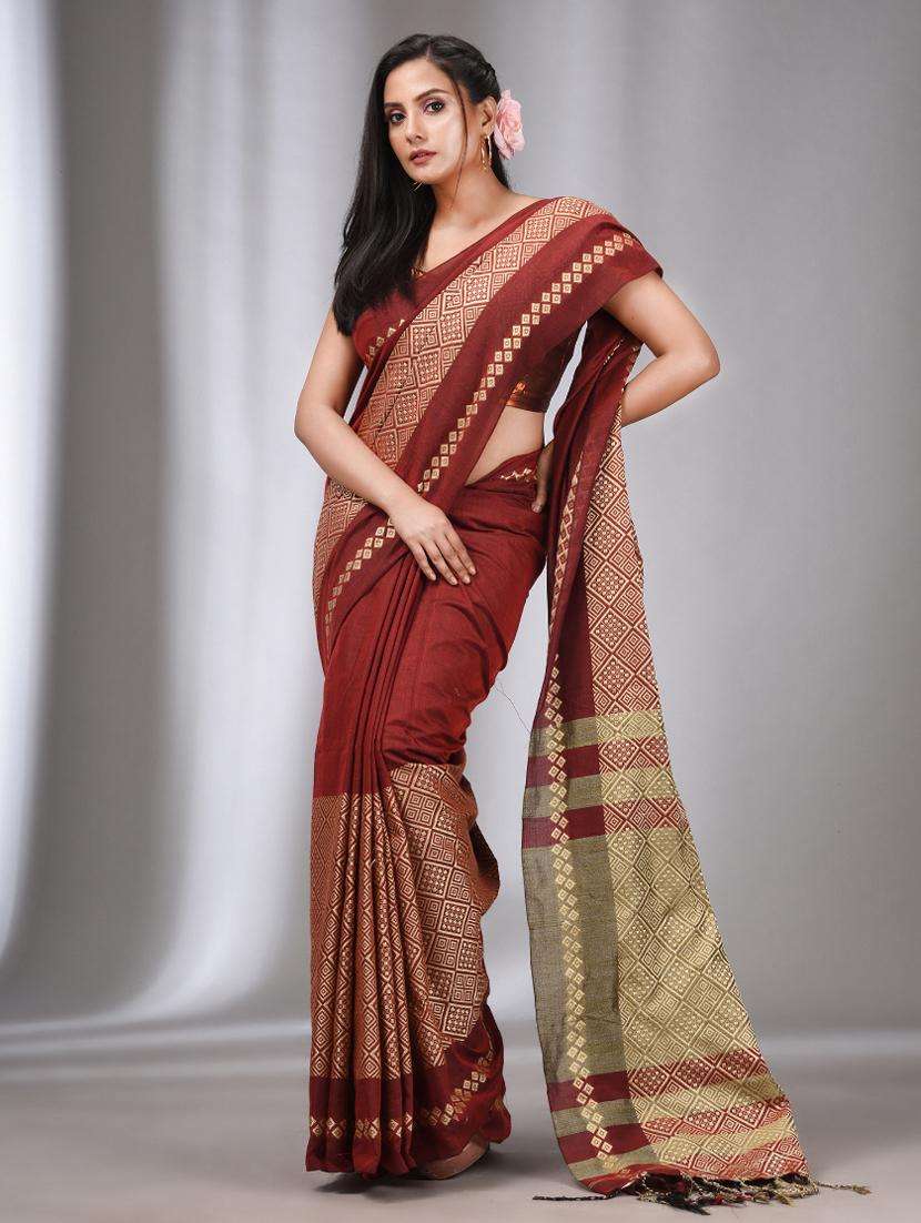 women self design handloom saree with blouse