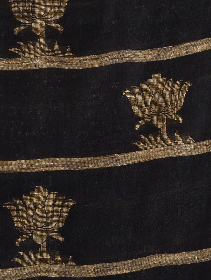 women striped handloom saree with blouse - 22043467 - Standard Image - 3