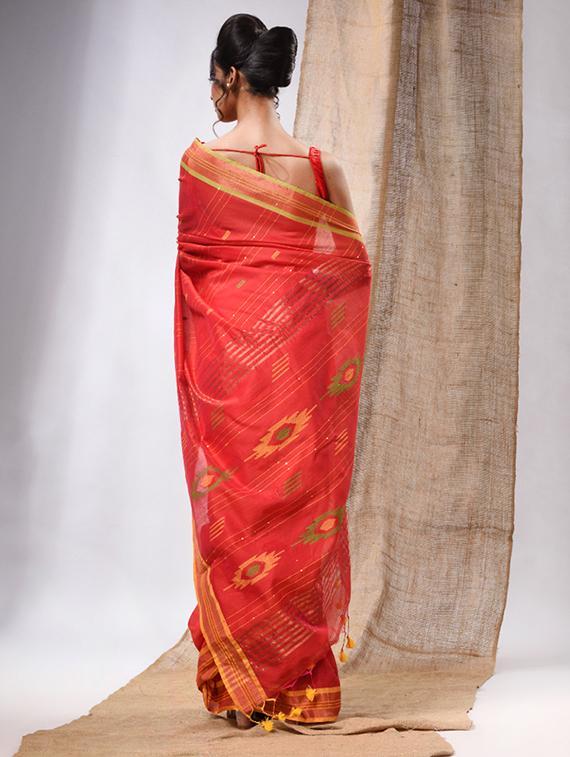 women self design handloom saree with blouse - 22043481 - Standard Image - 3