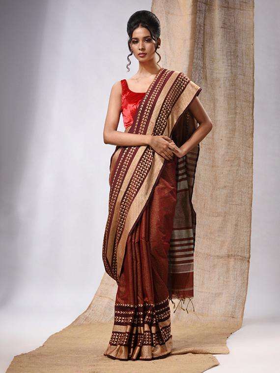 women self design handloom saree with blouse