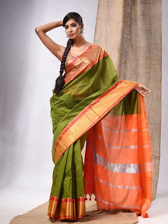 women solid with bordered saree with blouse