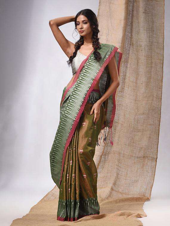 women self design handloom saree with blouse