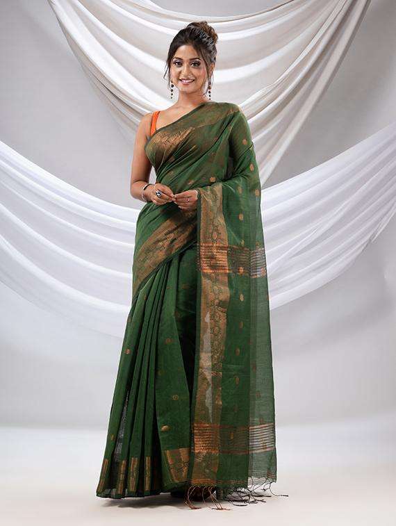 women self design handloom saree with blouse
