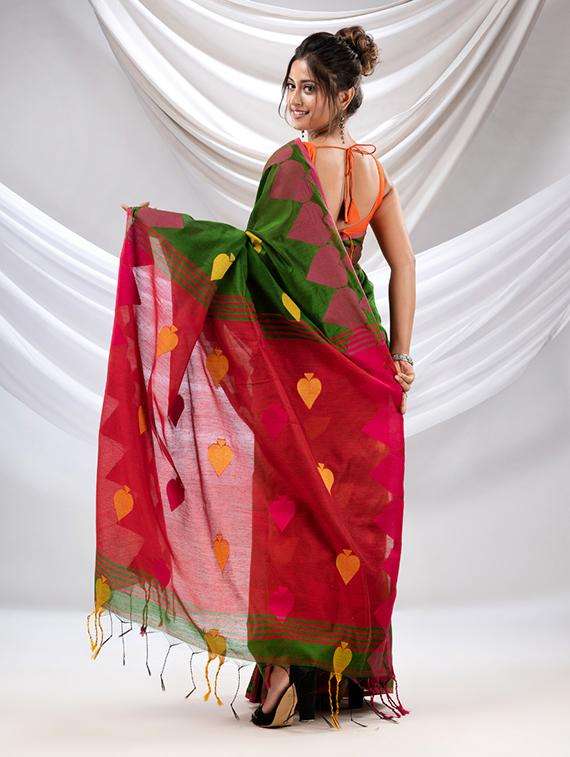 women self design handloom saree with blouse - 22043568 -  Standard Image - 3