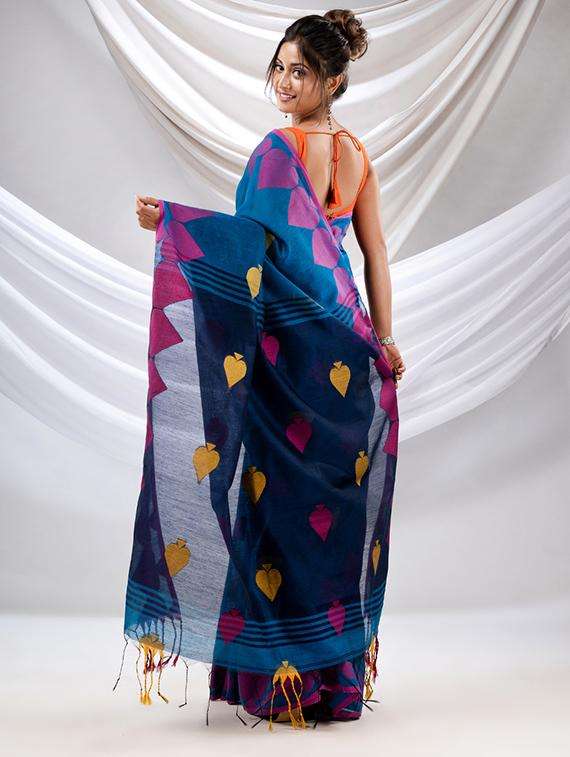 women self design handloom saree with blouse - 22043571 -  Standard Image - 3