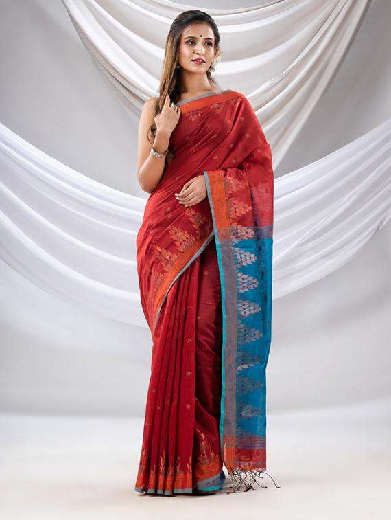 women self design handloom saree with blouse