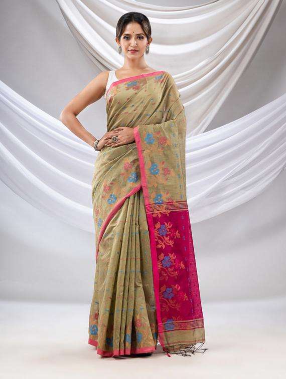 women self design handloom saree with blouse