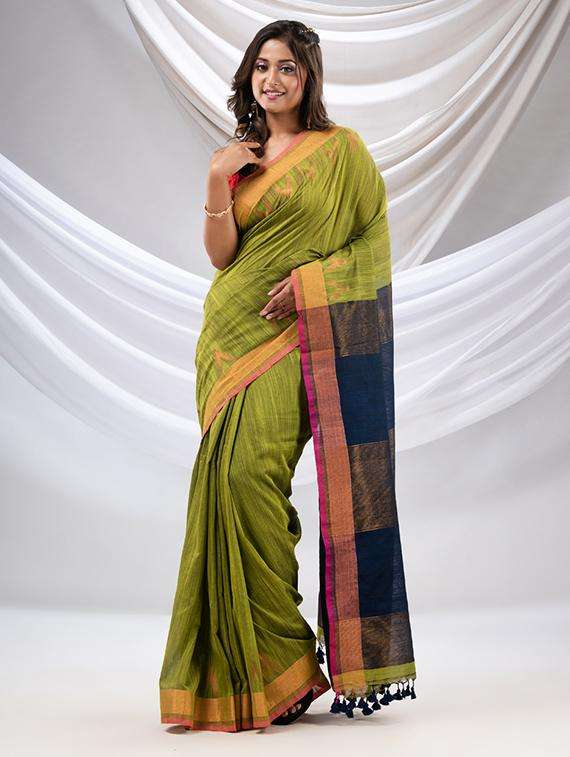 women self design handloom saree with blouse - 22043584 - Standard Image - 3