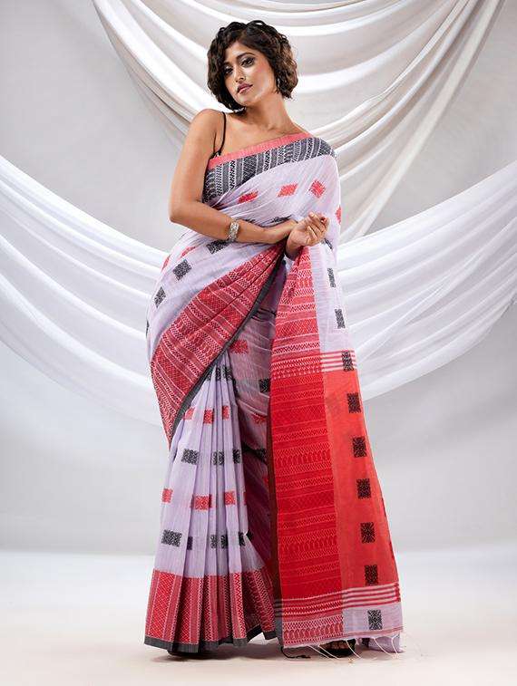 women self design handloom saree with blouse