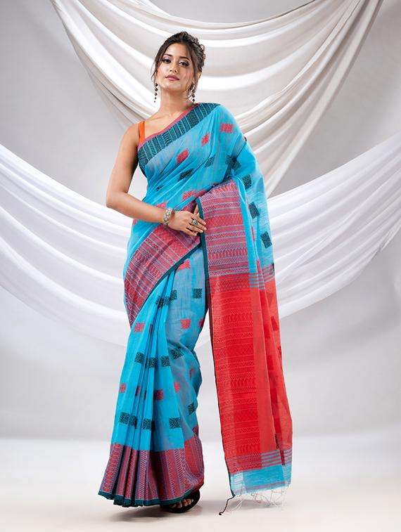 women self design handloom saree with blouse