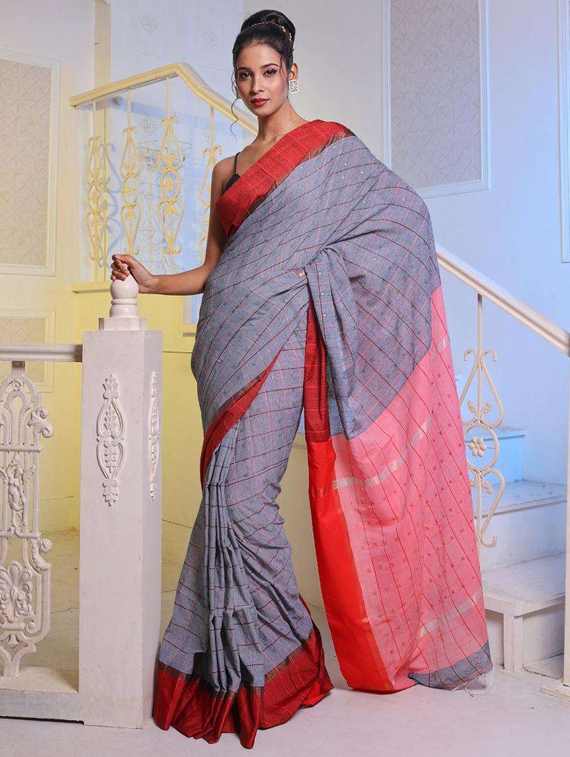 women checkered handloom saree with blouse - 22043661 -  Zoom Image - 0