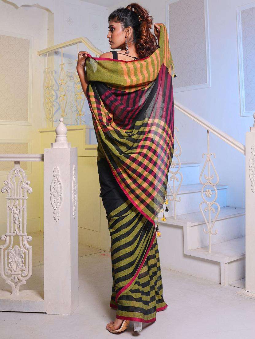women striped handloom saree with blouse - 22043665 -  Standard Image - 3