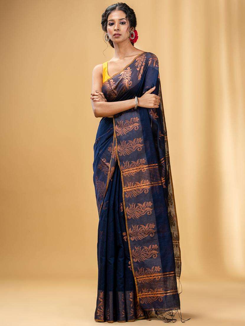 women self design handloom saree with blouse