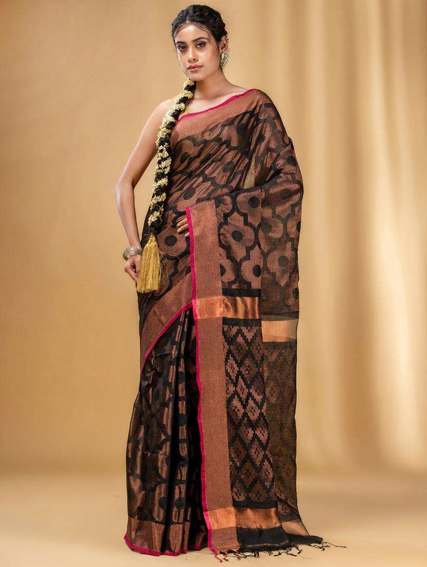 women self design handloom saree with blouse