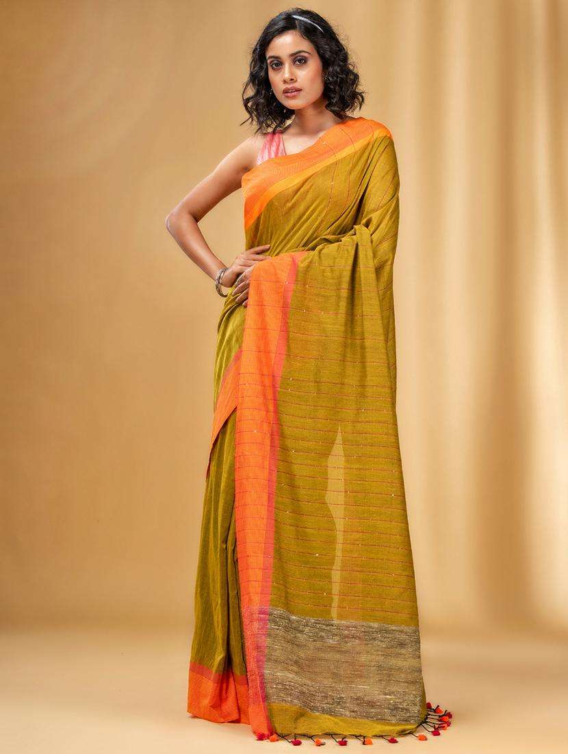 women self design handloom saree with blouse