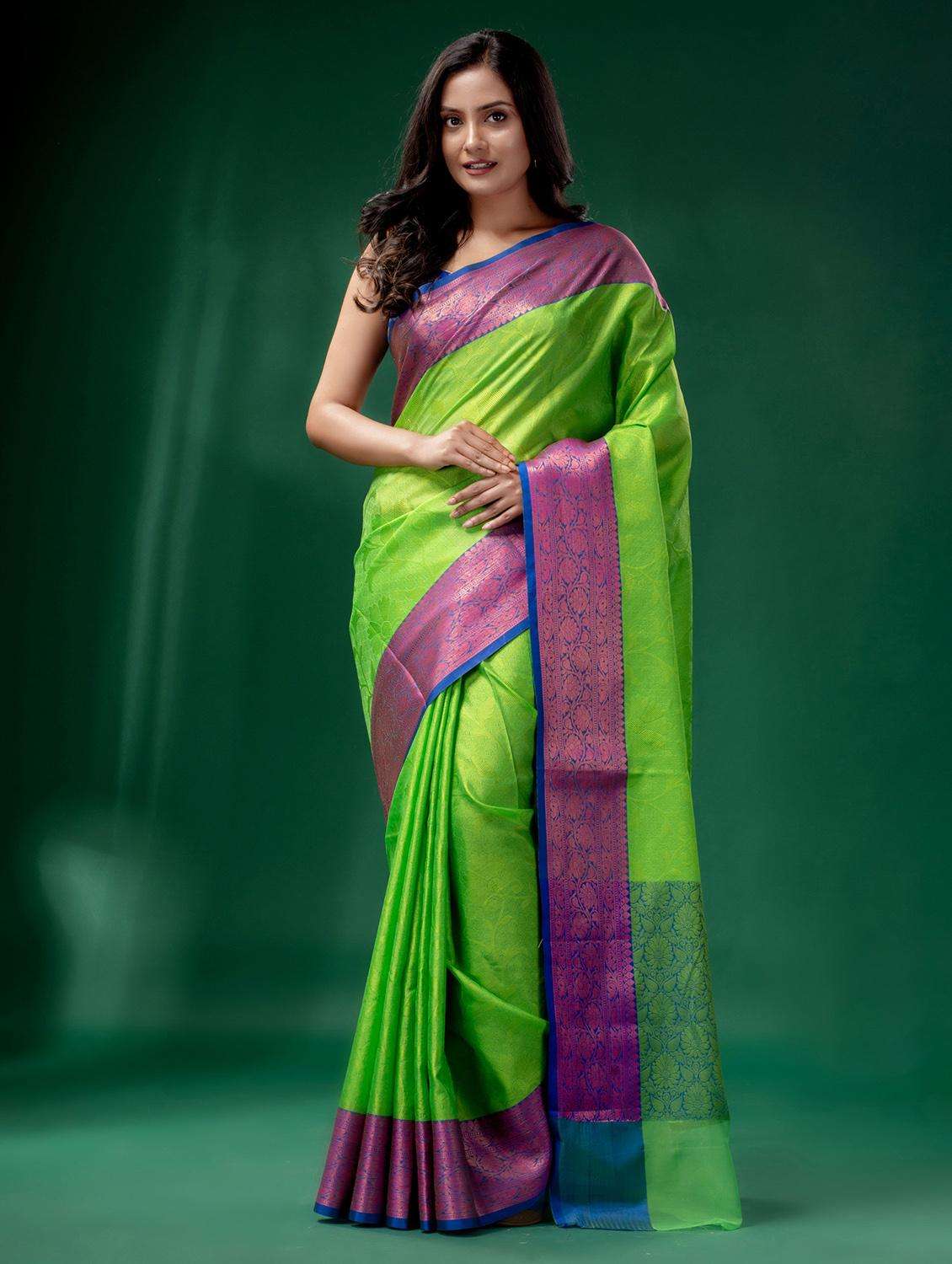 women self design bordered saree with blouse
