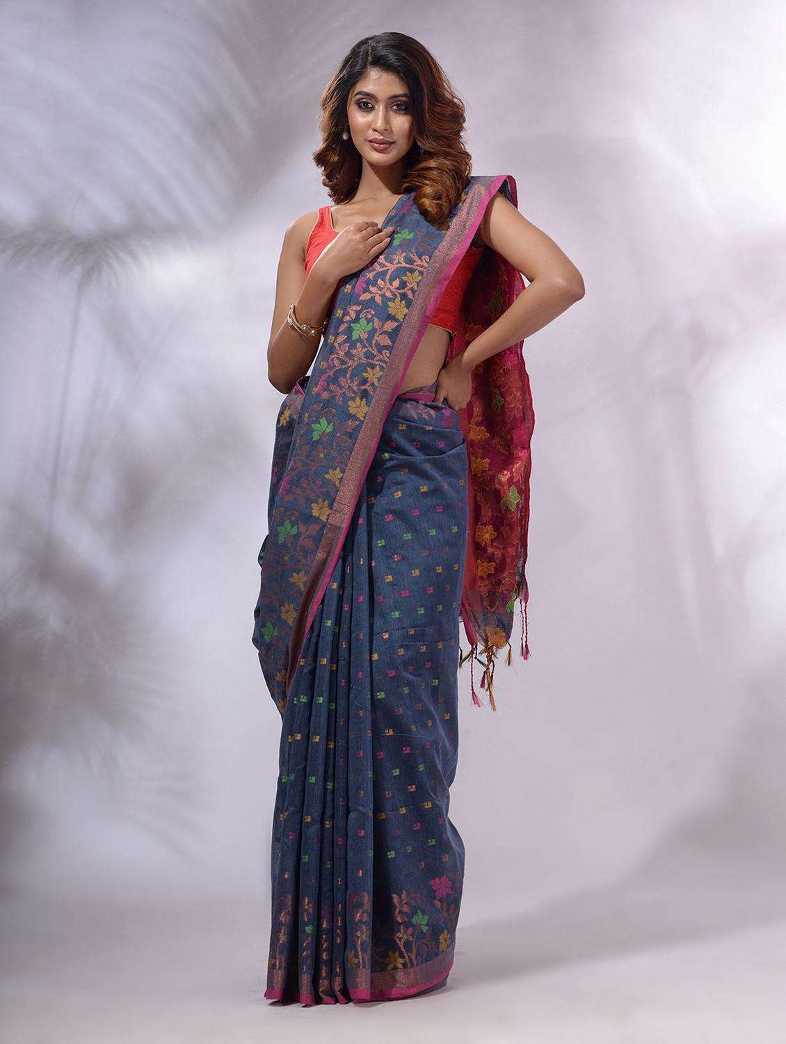 women self design handloom saree with blouse