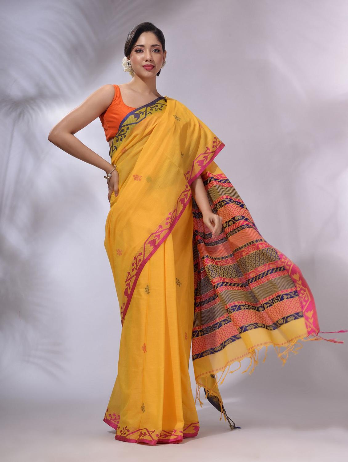 women self design handloom saree with blouse - 22043811 - Zoom Image - 0