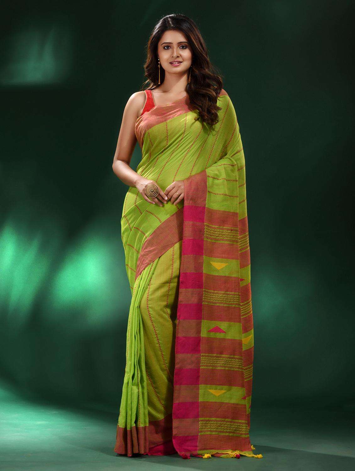 women self design handloom saree with blouse