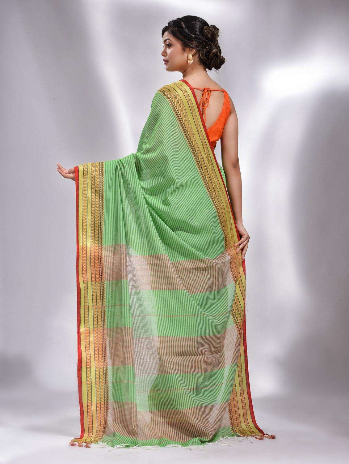 women striped handloom saree with blouse - 22043914 -  Standard Image - 3