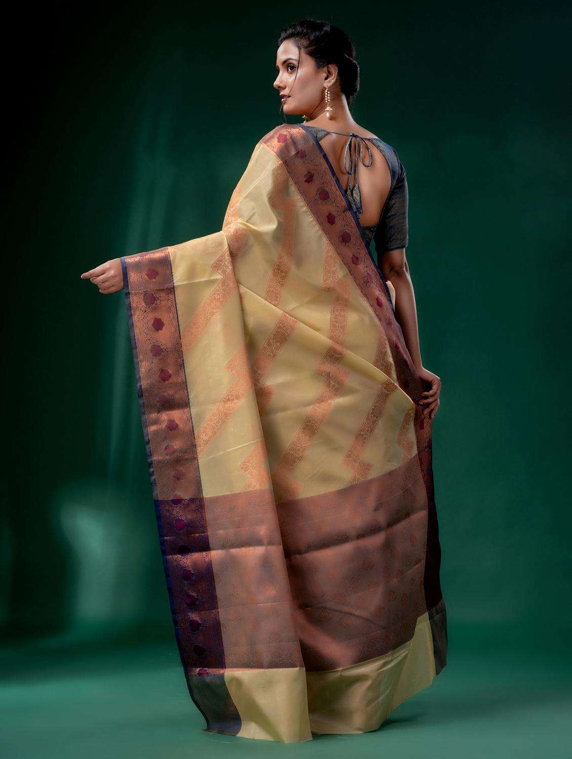 women self design banarasi saree with blouse - 22043939 - Standard Image - 3