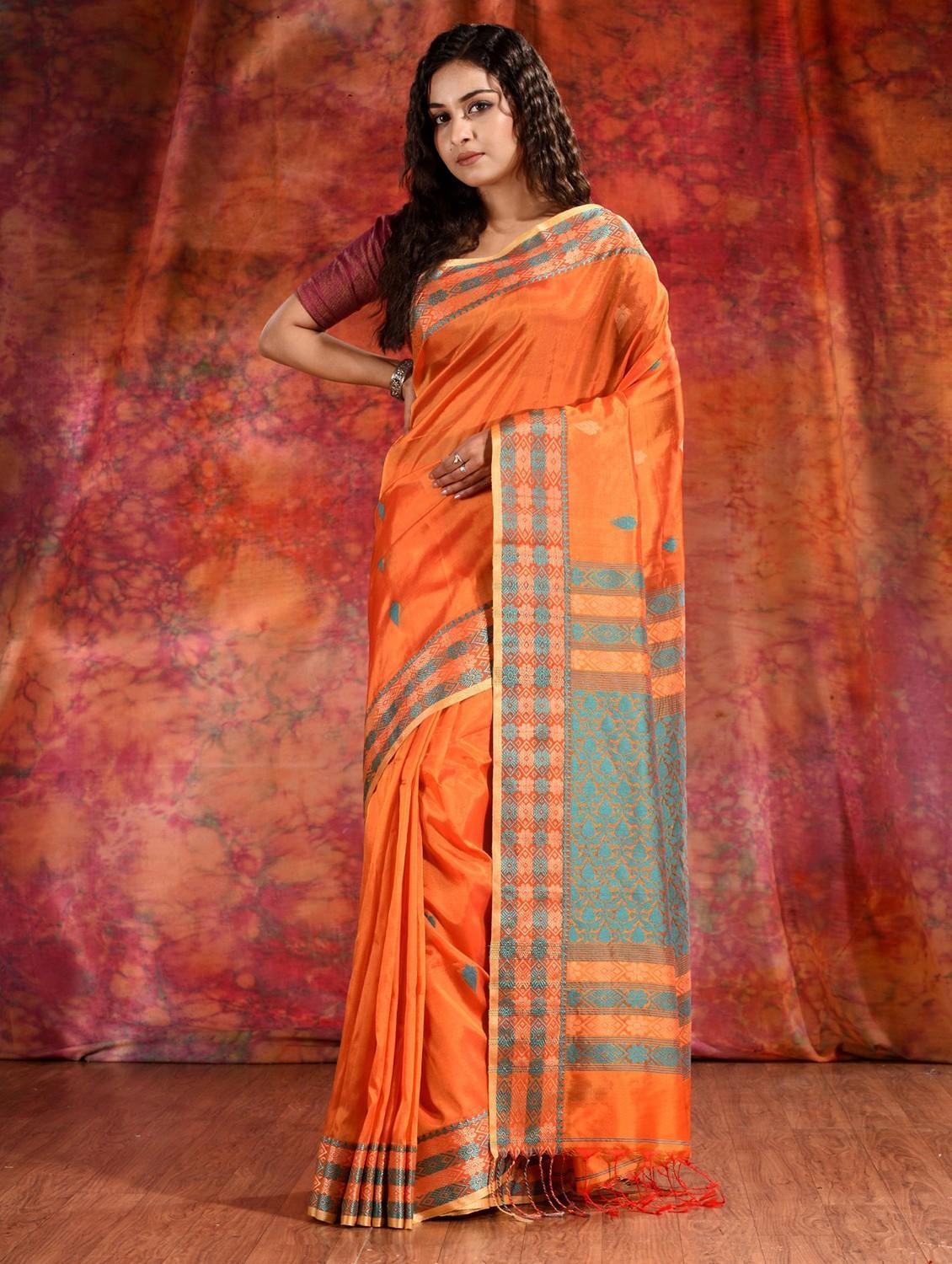 women self design handloom saree with blouse - 22043978 - Zoom Image - 0