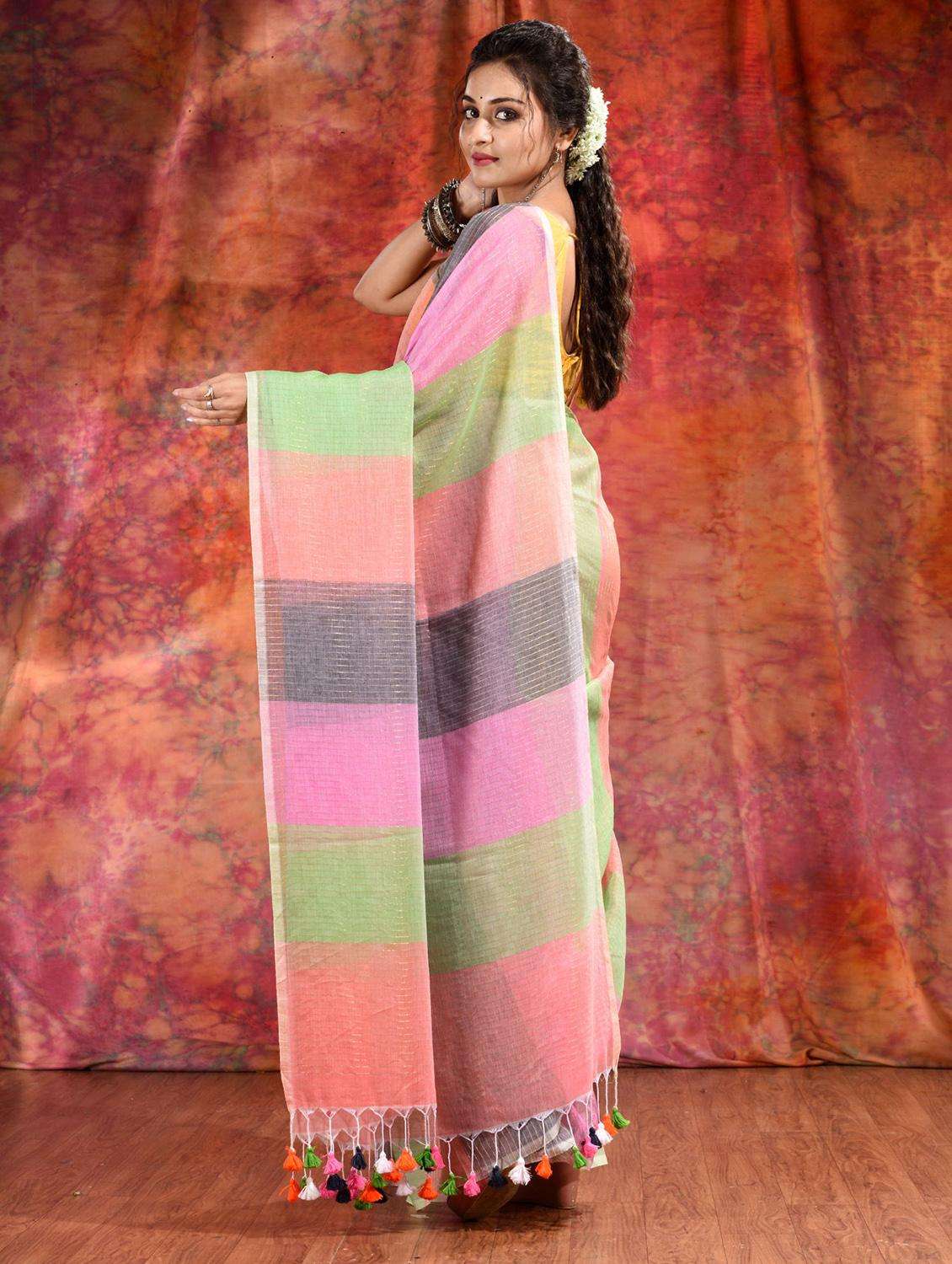 women color block handloom saree with blouse - 22043992 -  Standard Image - 3