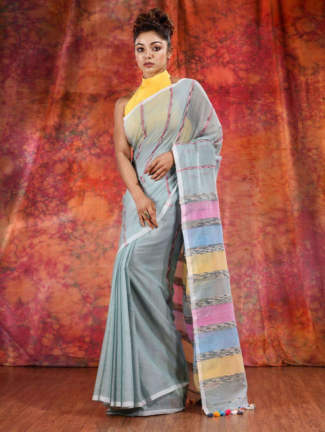 women self design handloom saree with blouse