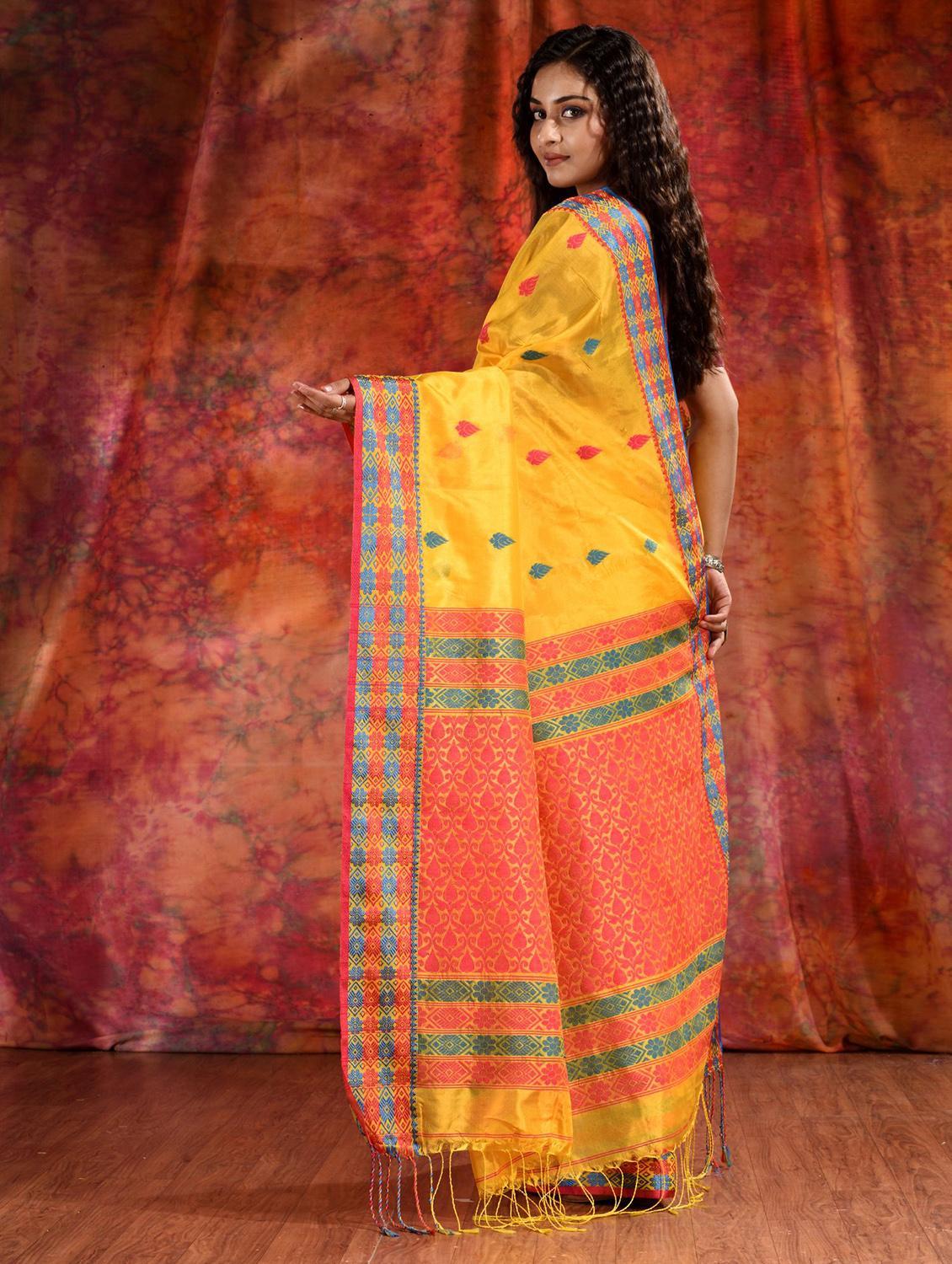 women self design handloom saree with blouse - 22044030 - Standard Image - 3