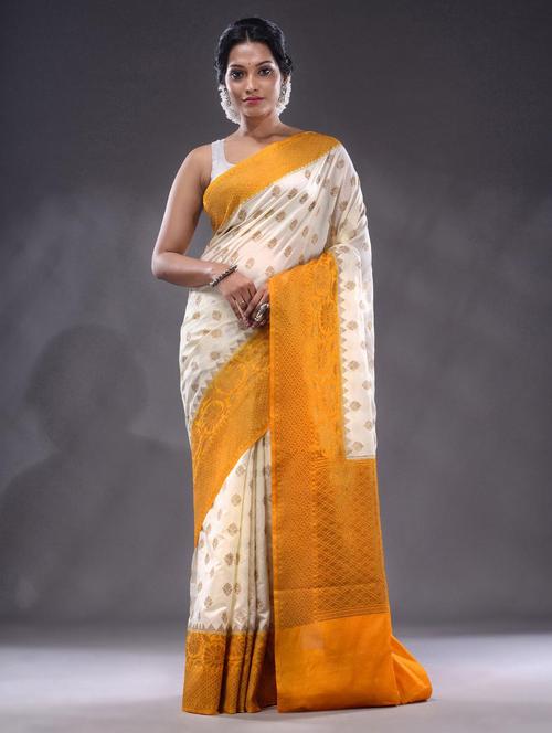 women self design bordered saree with blouse - 22044053 - Standard Image - 0