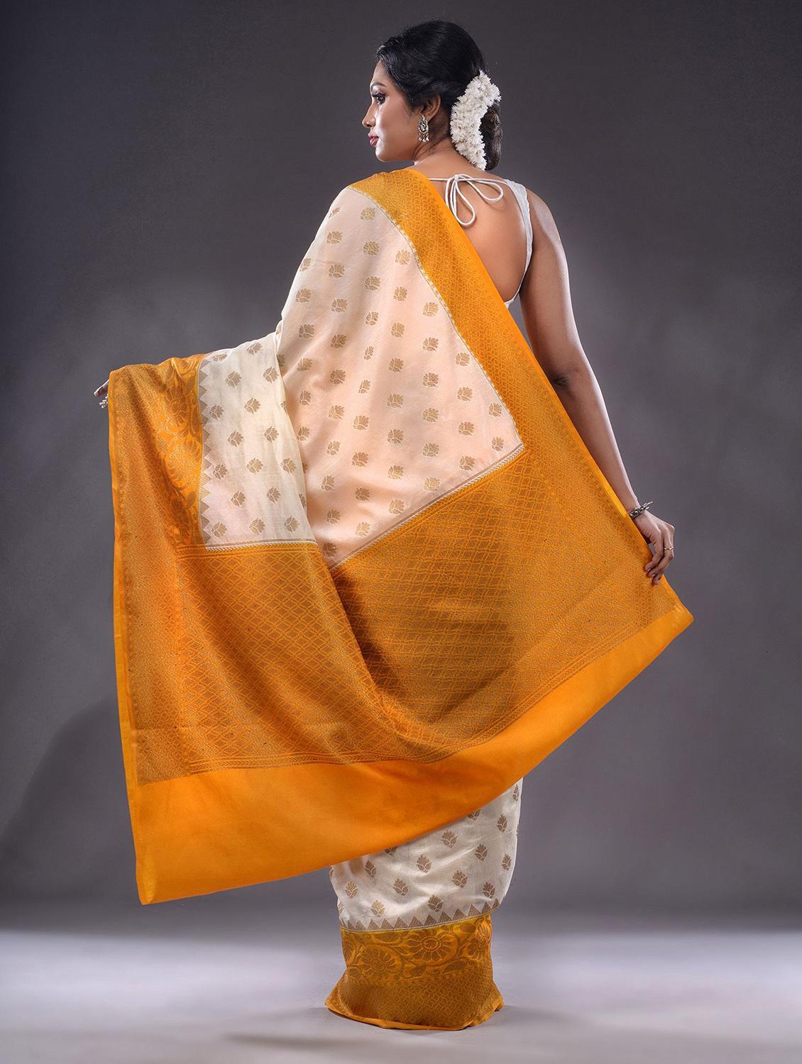 women self design bordered saree with blouse - 22044053 - Standard Image - 3