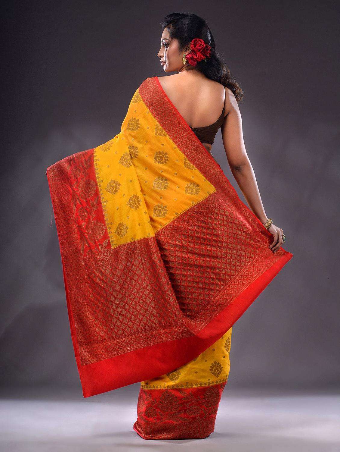 Women Self Design Bordered Saree With Blouse - 22044055 -  Standard Image - 3