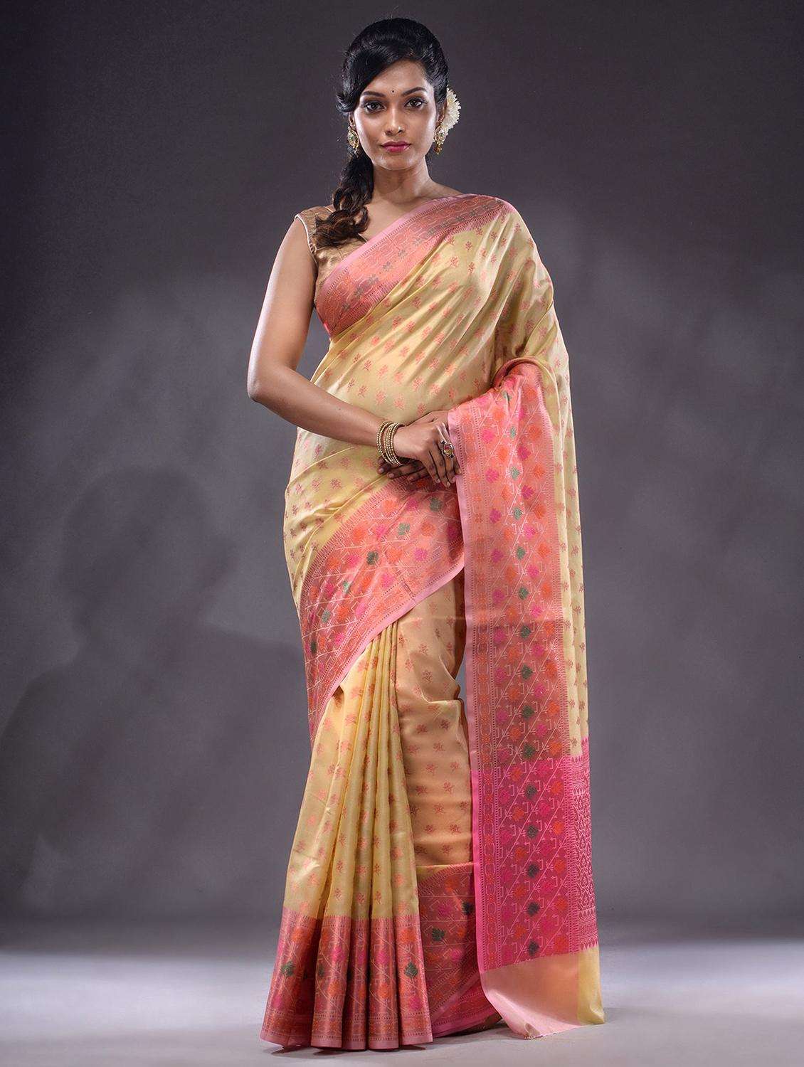 women self design bordered saree with blouse