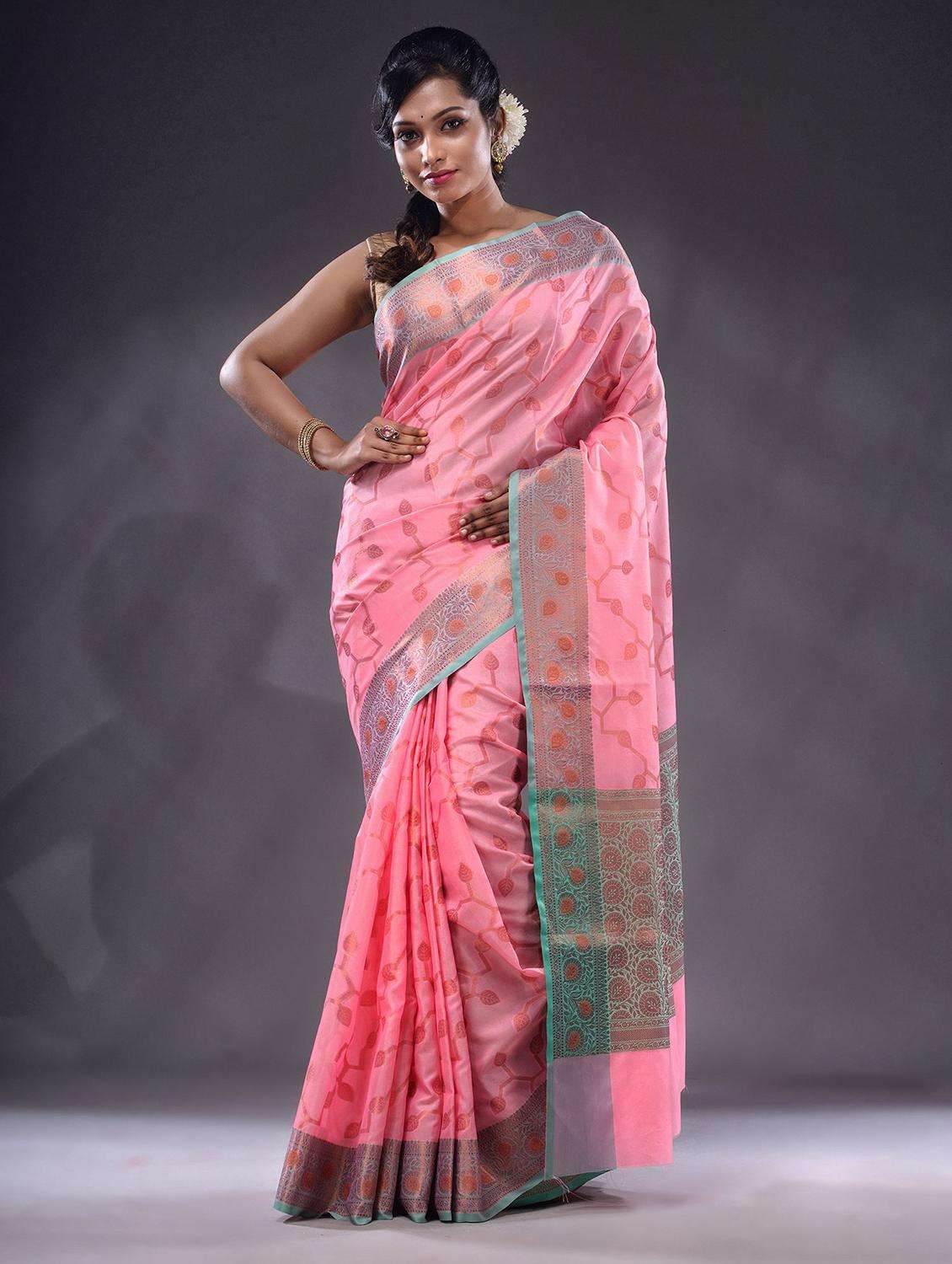 women self design bordered saree with blouse