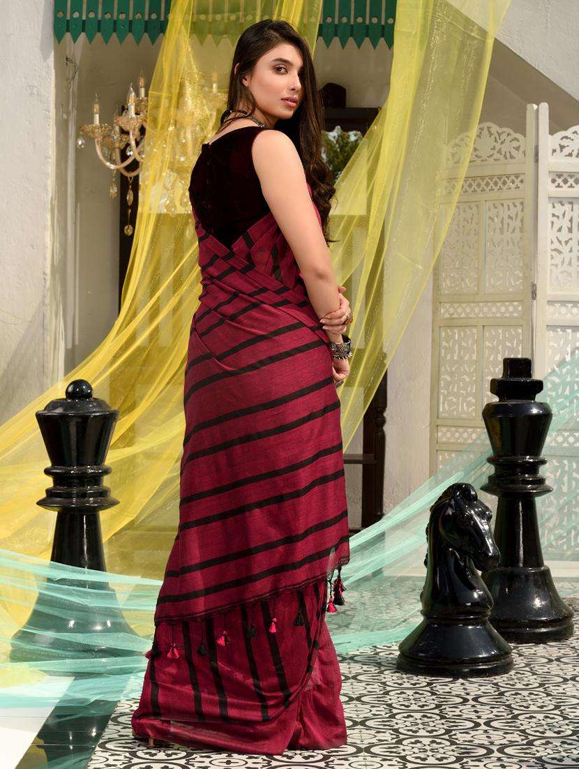 women striped handloom saree with blouse - 22044121 -  Standard Image - 3